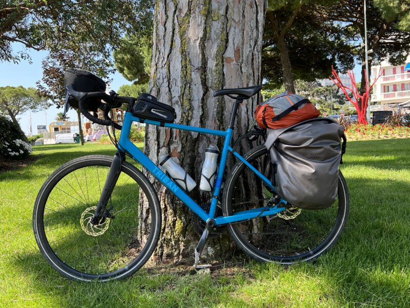Location vélo gravel taille L avec équipements inclus